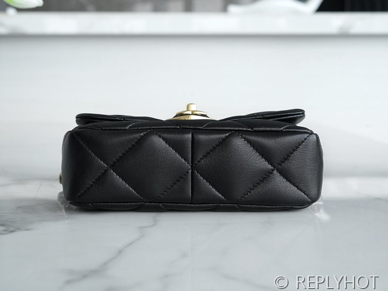 [하이엔드급] 샤넬 하트 로고 미니백 램스킨 골드메탈 블랙 [매장가 900만원대]