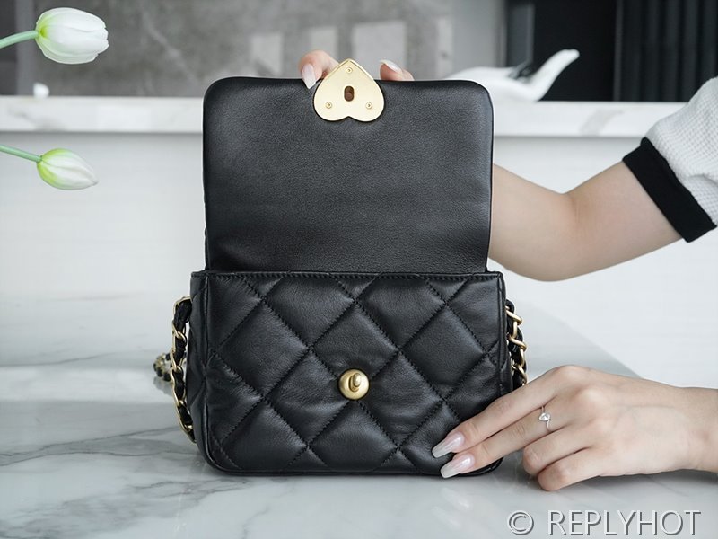 [하이엔드급] 샤넬 하트 로고 미니백 램스킨 골드메탈 블랙 [매장가 900만원대]