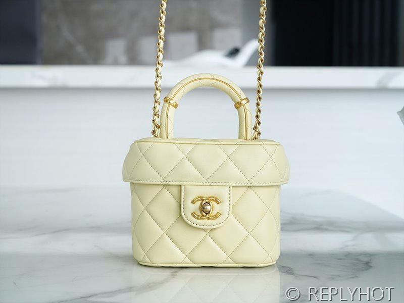 [하이엔드급] 샤넬 램스킨 골드메탈 핸들장식 미니 플랩백  [매장가 700만원대]