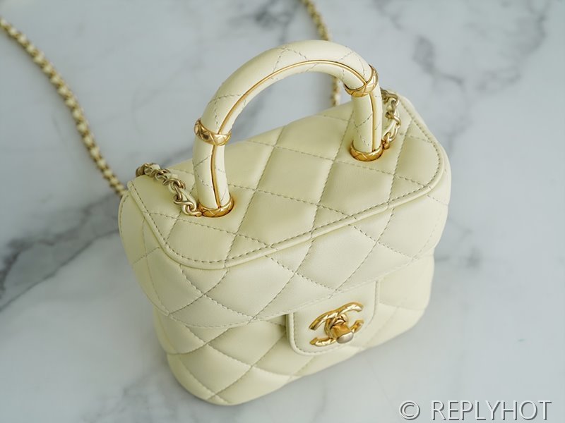 [하이엔드급] 샤넬 램스킨 골드메탈 핸들장식 미니 플랩백  [매장가 700만원대]