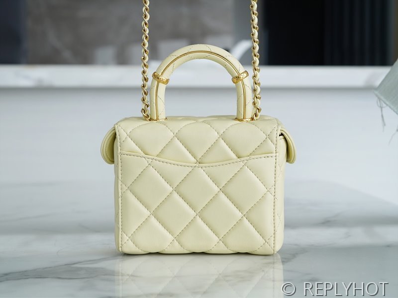 [하이엔드급] 샤넬 램스킨 골드메탈 핸들장식 미니 플랩백  [매장가 700만원대]