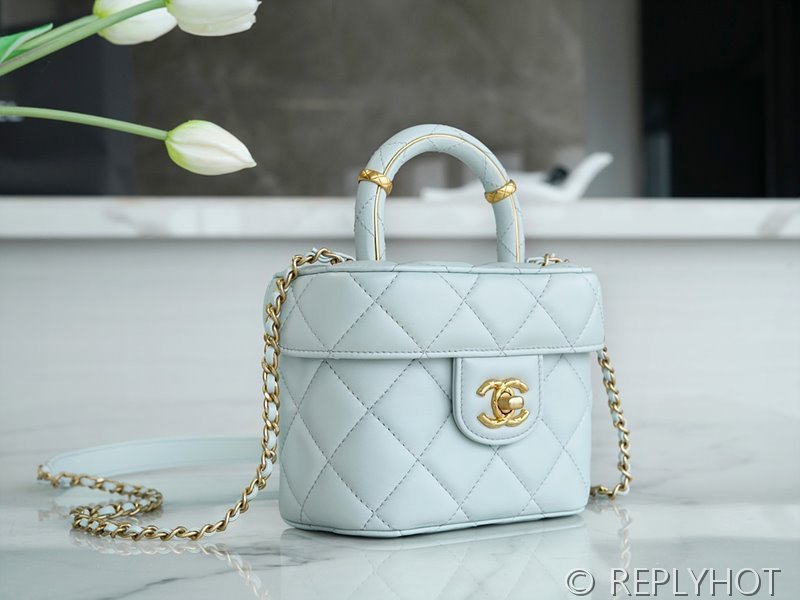 [하이엔드급] 샤넬 램스킨 골드메탈 핸들장식 미니 플랩백  [매장가 700만원대]