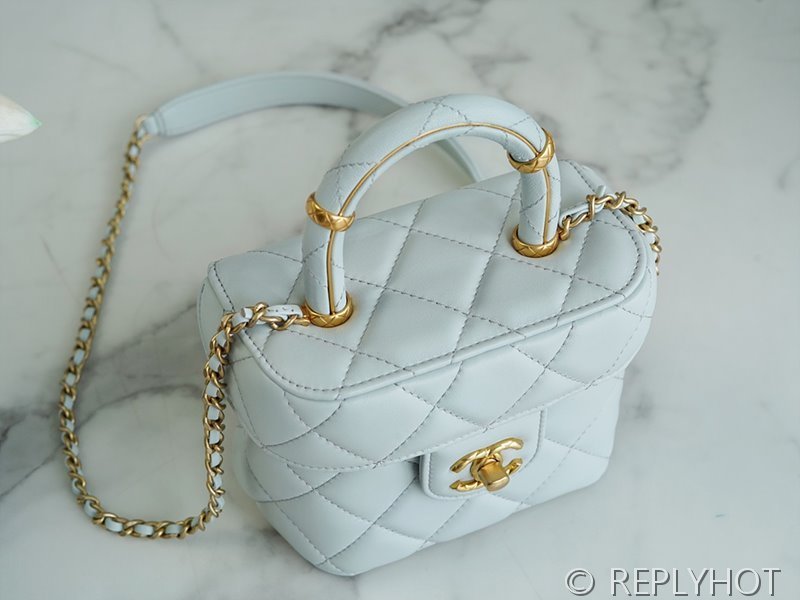 [하이엔드급] 샤넬 램스킨 골드메탈 핸들장식 미니 플랩백  [매장가 700만원대]