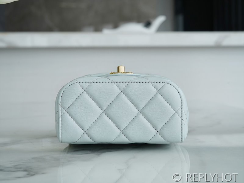 [하이엔드급] 샤넬 램스킨 골드메탈 핸들장식 미니 플랩백  [매장가 700만원대]