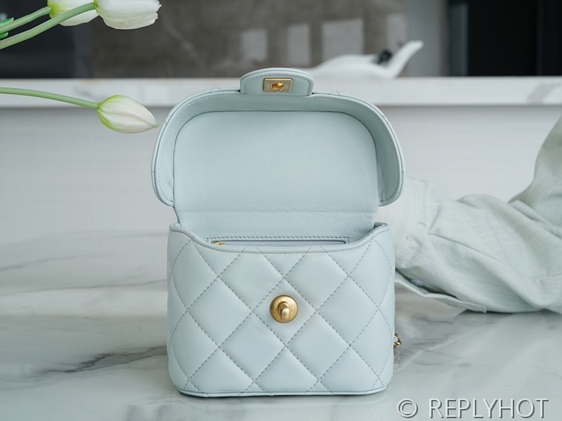 [하이엔드급] 샤넬 램스킨 골드메탈 핸들장식 미니 플랩백  [매장가 700만원대]