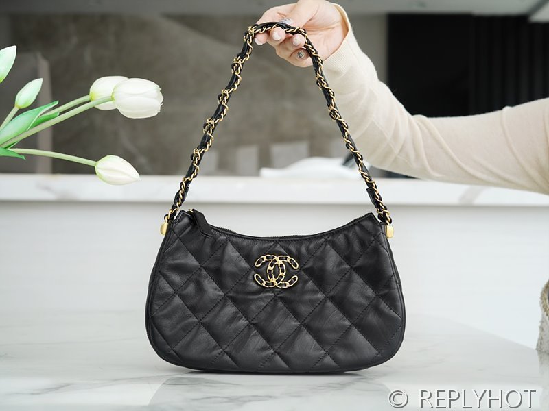 [하이엔드급] 샤넬 19 호보백 골드메탈 블랙 [매장가 850만원대]