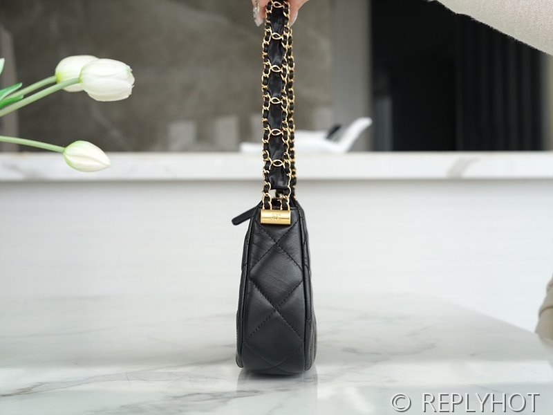 [하이엔드급] 샤넬 19 호보백 골드메탈 블랙 [매장가 850만원대]