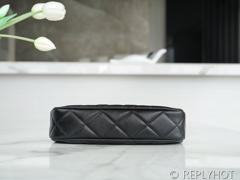 [하이엔드급] 샤넬 19 호보백 골드메탈 블랙 [매장가 850만원대]