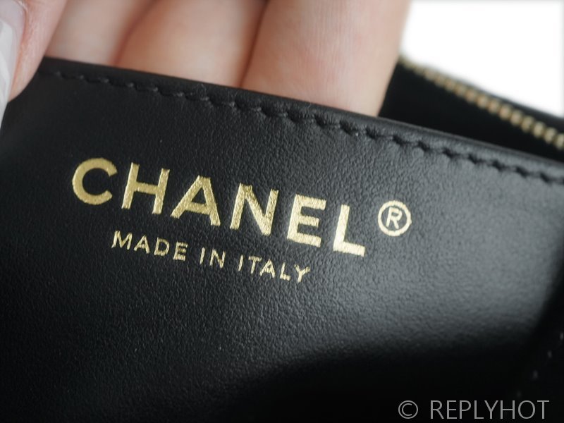 [하이엔드급] 샤넬 19 호보백 골드메탈 블랙 [매장가 850만원대]