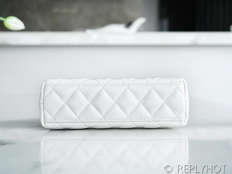 [하이엔드급] 샤넬 탑핸들 체인 달린 켈리백 카프스킨 골드메탈 화이트 [매장가 430만원대]