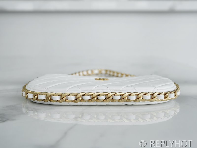 [하이엔드급] 샤넬 CC로고 체인 달린 호보백 램스킨 골드메탈 화이트 [매장가 667만원대]