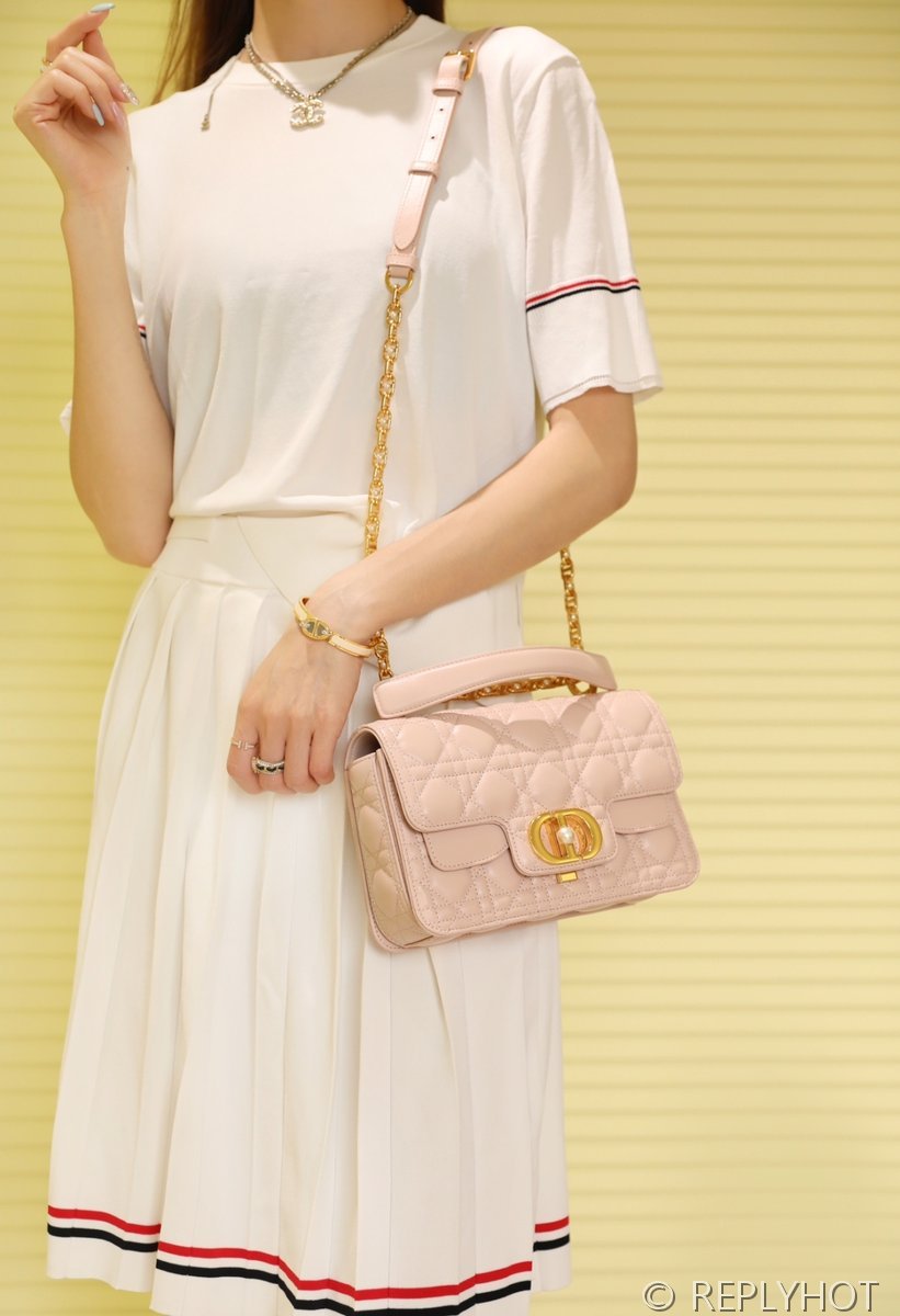 디올 Dior Jolie 스몰 탑 핸들백 / 파우더 핑크 까나쥬  [매장가 720만원대]