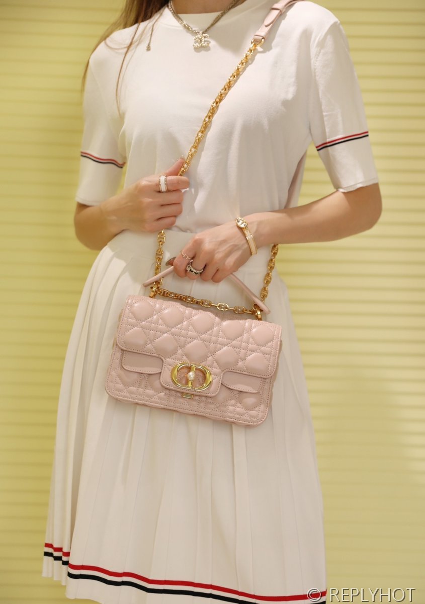 디올 Dior Jolie 스몰 탑 핸들백 / 파우더 핑크 까나쥬  [매장가 720만원대]