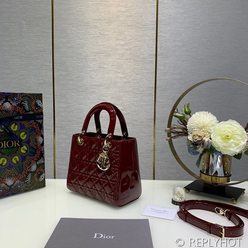 디올 Lady Dior 미디움 백 / 버건디 페이턴트 [매장가900만원대]