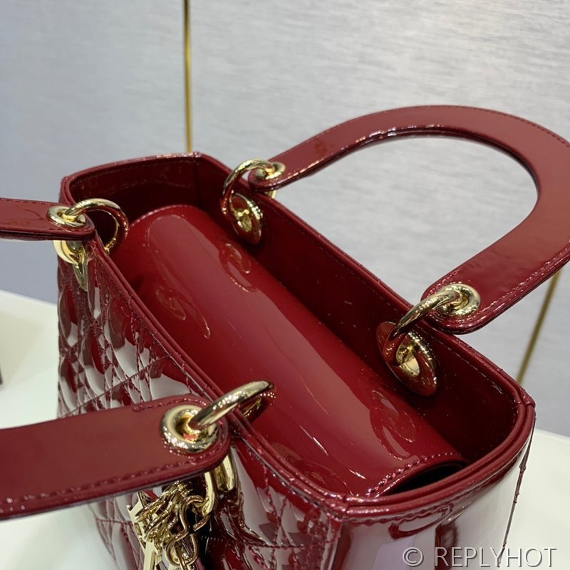 디올 Lady Dior 미디움 백 / 버건디 페이턴트 [매장가900만원대]