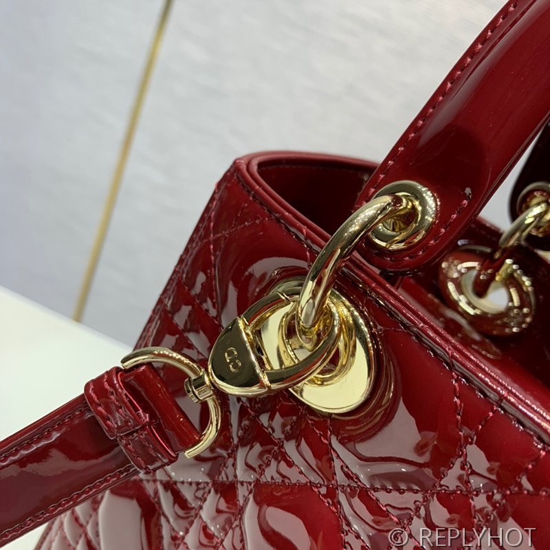 디올 Lady Dior 미디움 백 / 버건디 페이턴트 [매장가900만원대]
