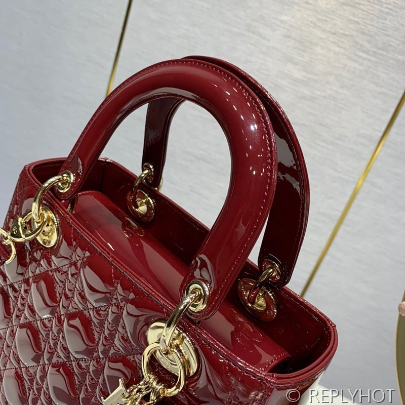 디올 Lady Dior 미디움 백 / 버건디 페이턴트 [매장가900만원대]