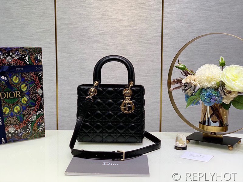 디올 Lady Dior 미디움 백 / 블랙 [매장가900만원대]