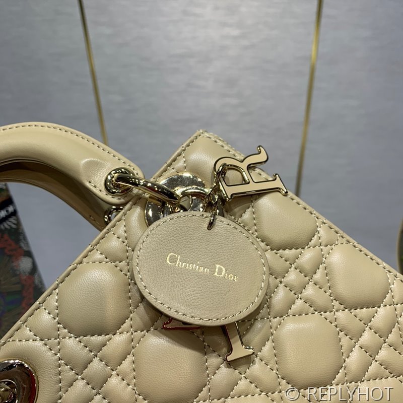 디올 Lady Dior My ABCDior 스몰 백 / 비스킷 에나멜 [매장가840만원대]