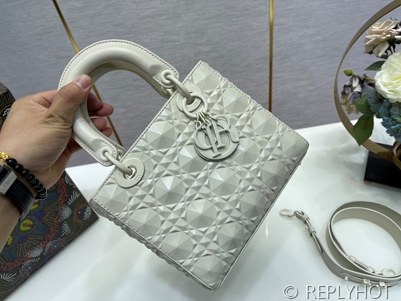 디올 Lady Dior My ABCDior 스몰 백 / 화이트 다이아몬드퀄팅 [매장가840만원대]