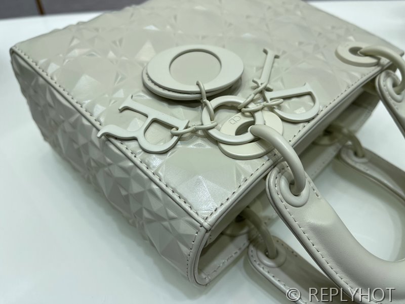 디올 Lady Dior My ABCDior 스몰 백 / 화이트 다이아몬드퀄팅 [매장가840만원대]