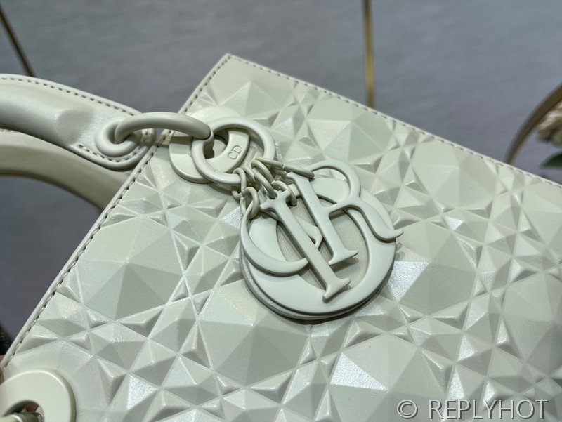 디올 Lady Dior My ABCDior 스몰 백 / 화이트 다이아몬드퀄팅 [매장가840만원대]