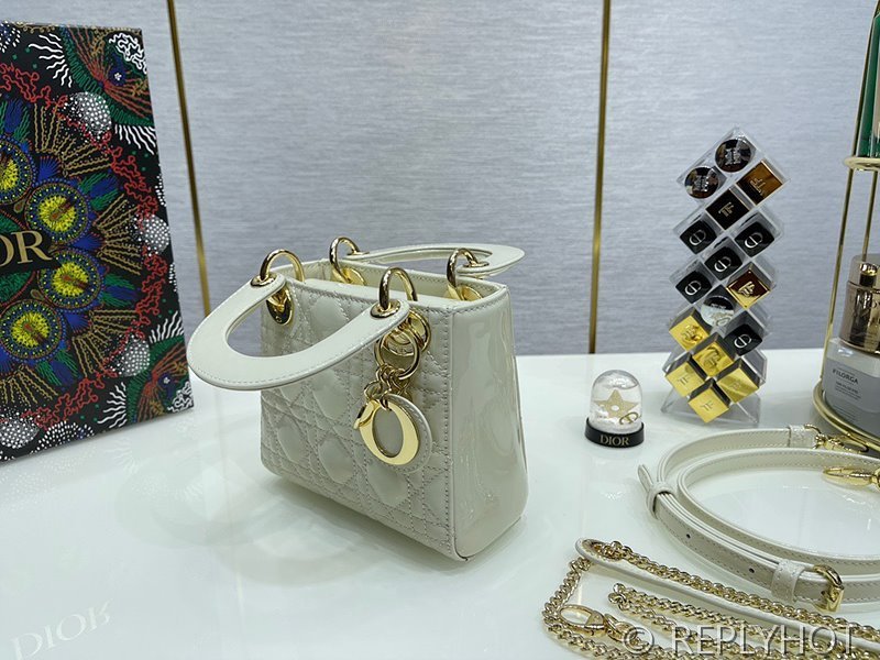 디올 Lady Dior 미니 백 / 화이트 페이턴트 [매장가750만원대]