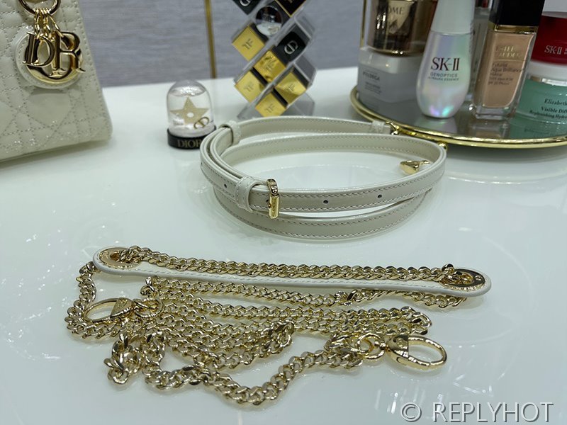 디올 Lady Dior 미니 백 / 화이트 페이턴트 [매장가750만원대]