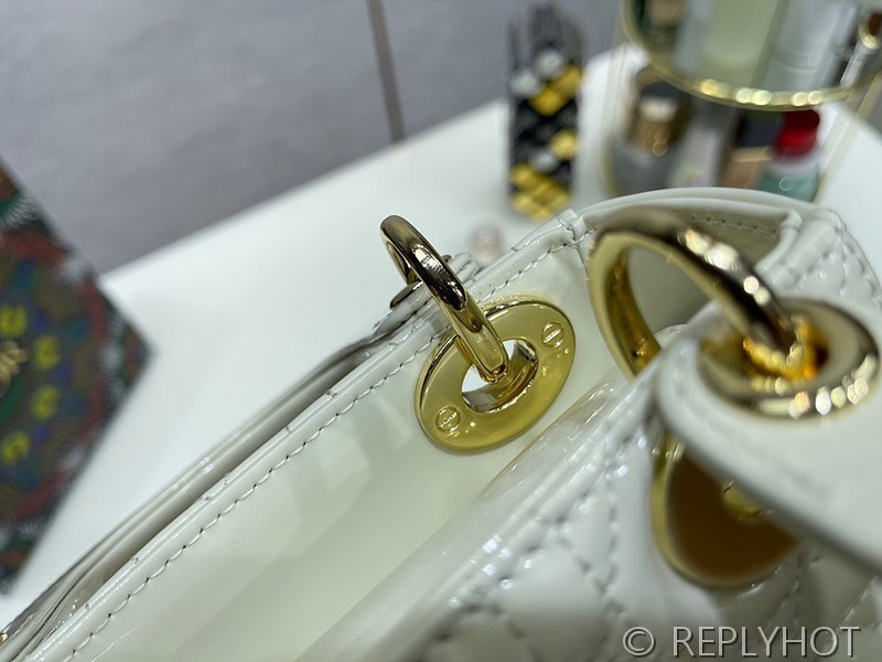 디올 Lady Dior 미니 백 / 화이트 페이턴트 [매장가750만원대]