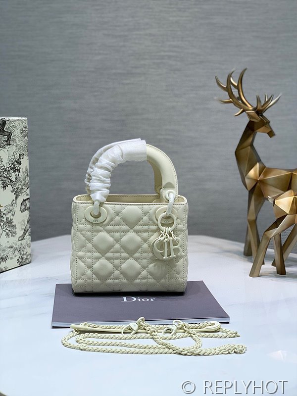 디올 Lady Dior 미니 백 / 울트라매트 화이트 [매장가750만원대]