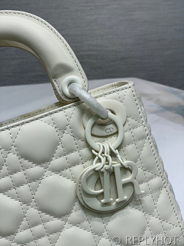 디올 Lady Dior 미니 백 / 울트라매트 화이트 [매장가750만원대]