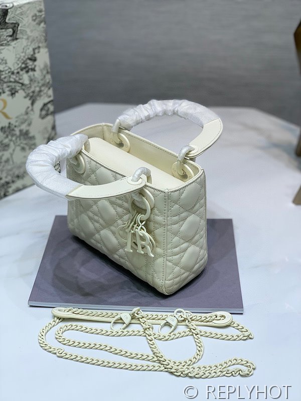 디올 Lady Dior 미니 백 / 울트라매트 화이트 [매장가750만원대]