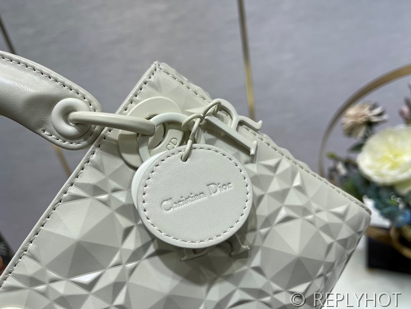 디올 Lady Dior 미니 백 / 화이트 다이아몬드퀄팅 [매장가750만원대]
