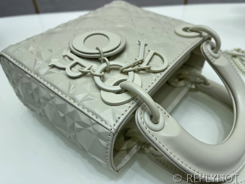 디올 Lady Dior 미니 백 / 화이트 다이아몬드퀄팅 [매장가750만원대]