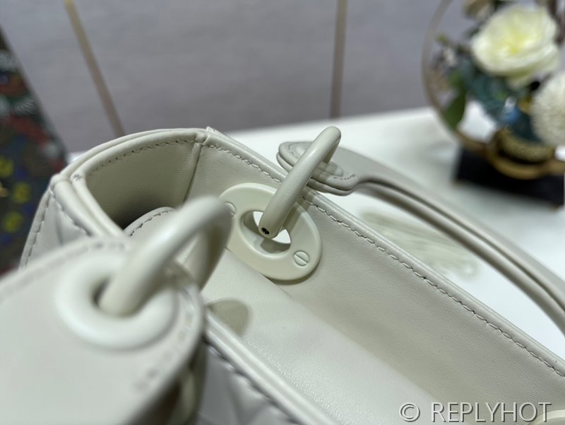 디올 Lady Dior 미니 백 / 화이트 다이아몬드퀄팅 [매장가750만원대]