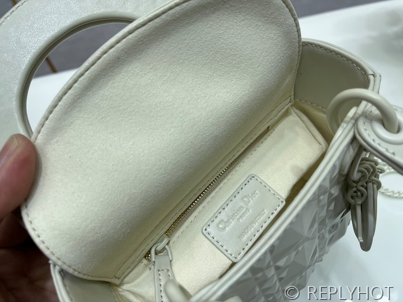 디올 Lady Dior 미니 백 / 화이트 다이아몬드퀄팅 [매장가750만원대]