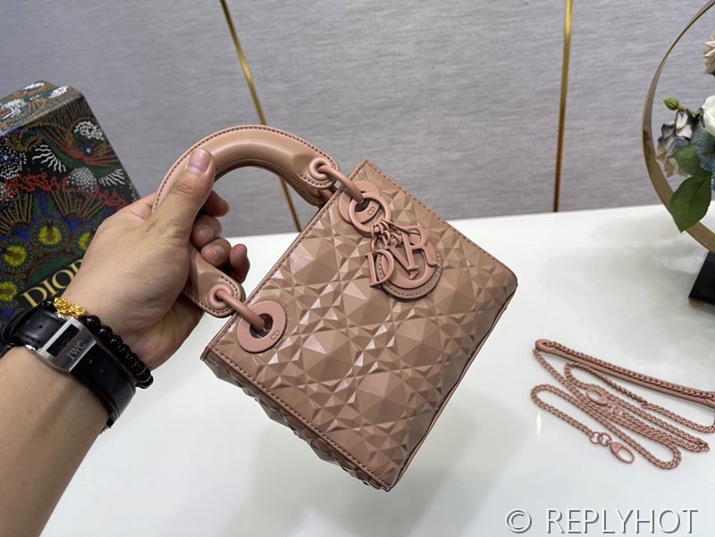 디올 Lady Dior 미니 백 / 핑크 다이아몬드퀄링 [매장가750만원대]