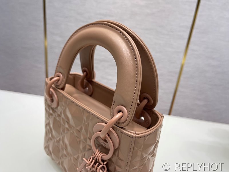 디올 Lady Dior 미니 백 / 핑크 다이아몬드퀄링 [매장가750만원대]