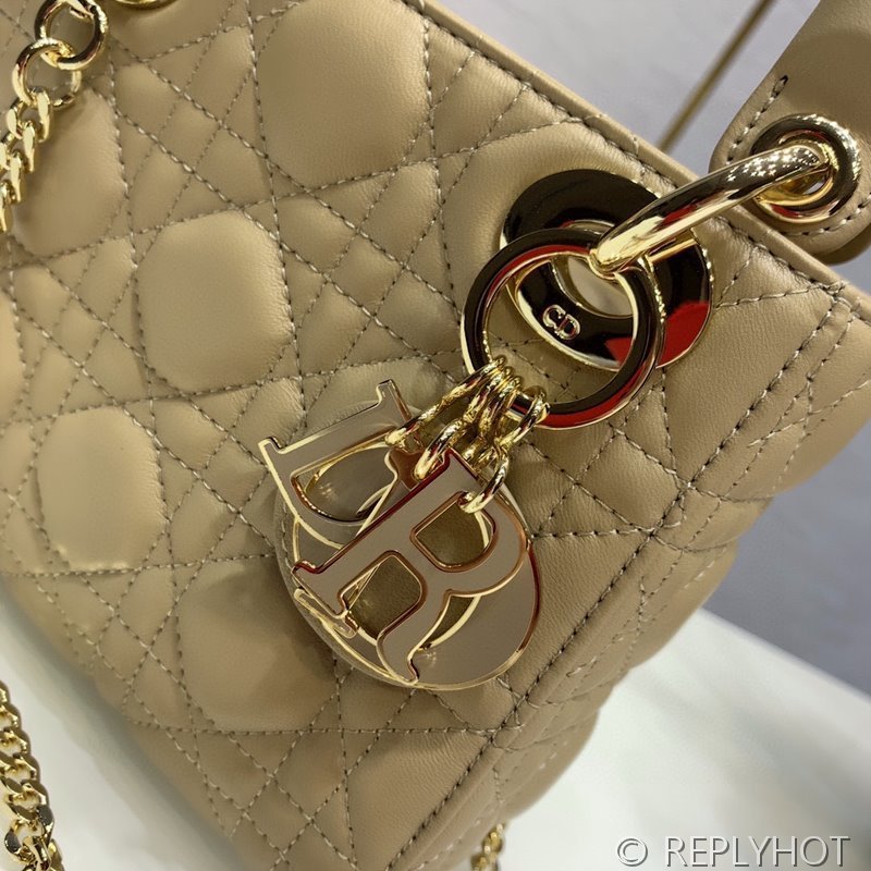 디올 Lady Dior 미니 백 / 비스킷 에나멜 [매장가750만원대]