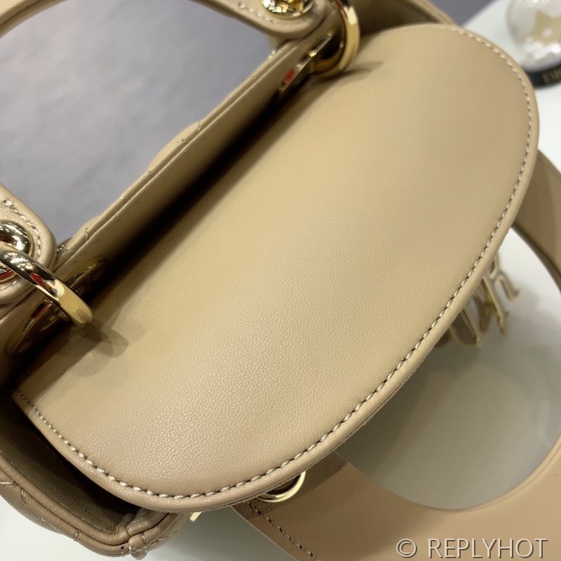 디올 Lady Dior 미니 백 / 비스킷 에나멜 [매장가750만원대]