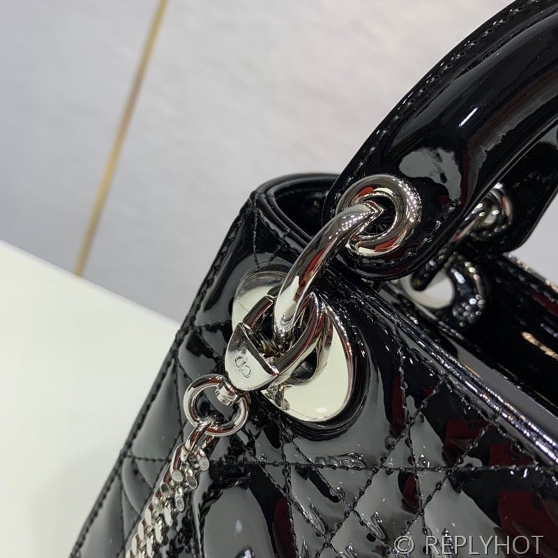 디올 Lady Dior 미니 백 / 블랙실버 페이턴트 [매장가750만원대]
