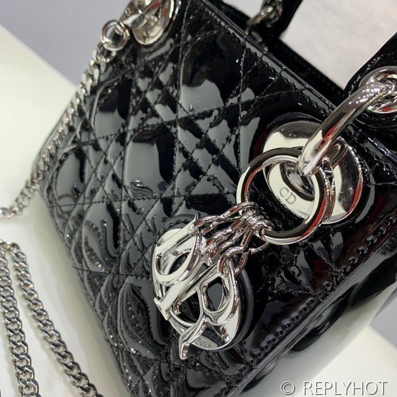 디올 Lady Dior 미니 백 / 블랙실버 페이턴트 [매장가750만원대]