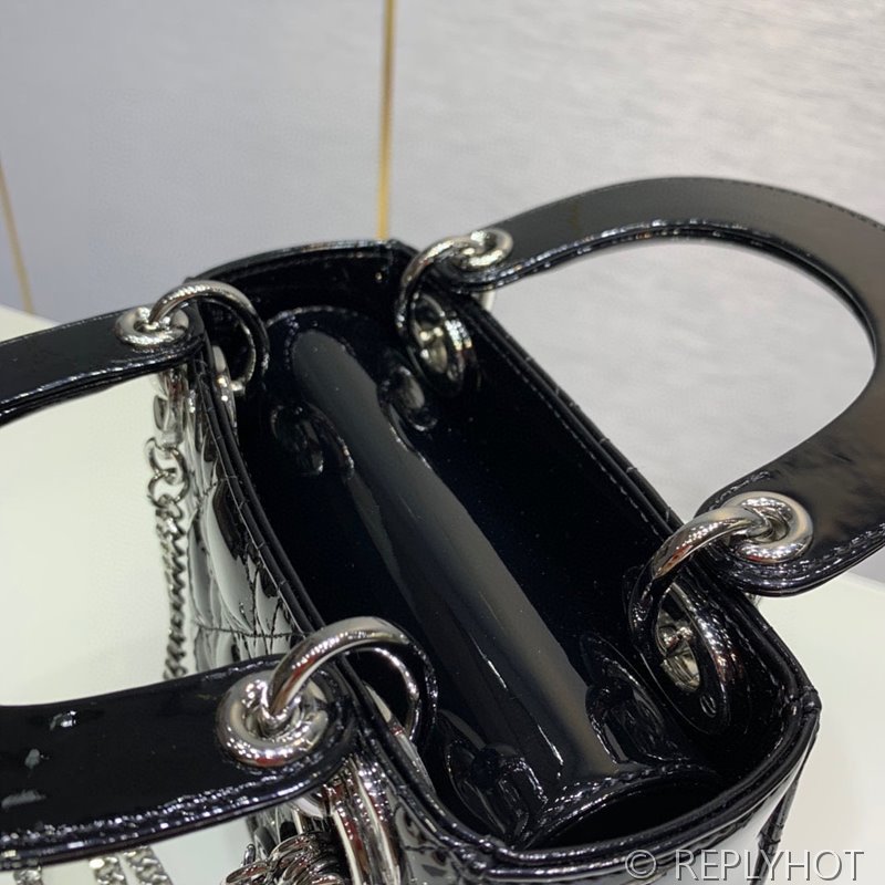 디올 Lady Dior 미니 백 / 블랙실버 페이턴트 [매장가750만원대]