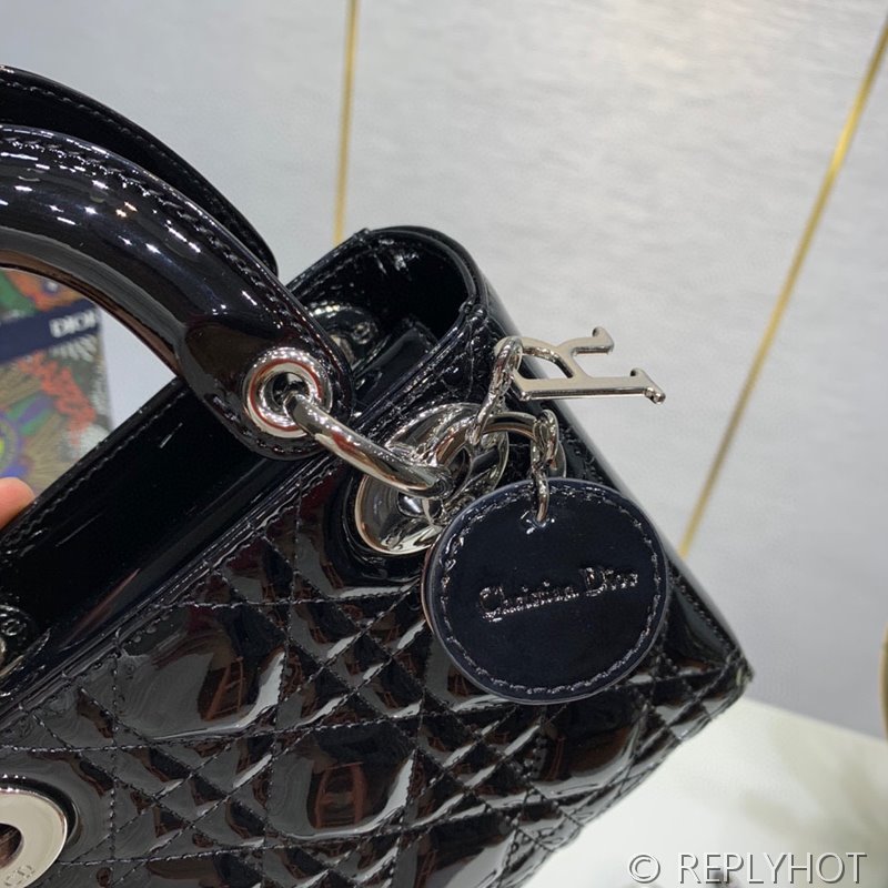 디올 Lady Dior 미니 백 / 블랙실버 페이턴트 [매장가750만원대]