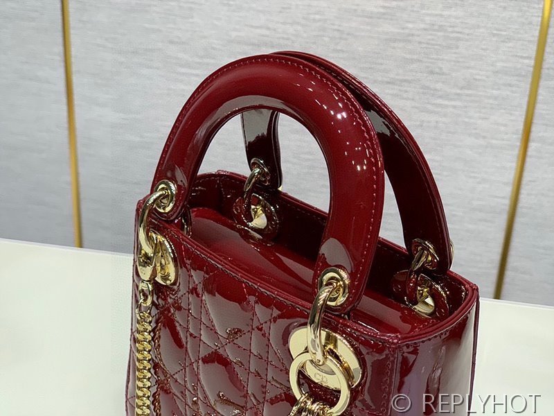 디올 Lady Dior 미니 백 / 버건디 페이턴트 [매장가750만원대]