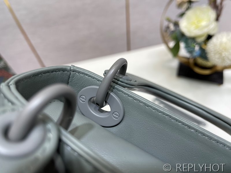 디올 Lady Dior 미니 백 / 그레이 다이아몬드퀄팅 [매장가750만원대]