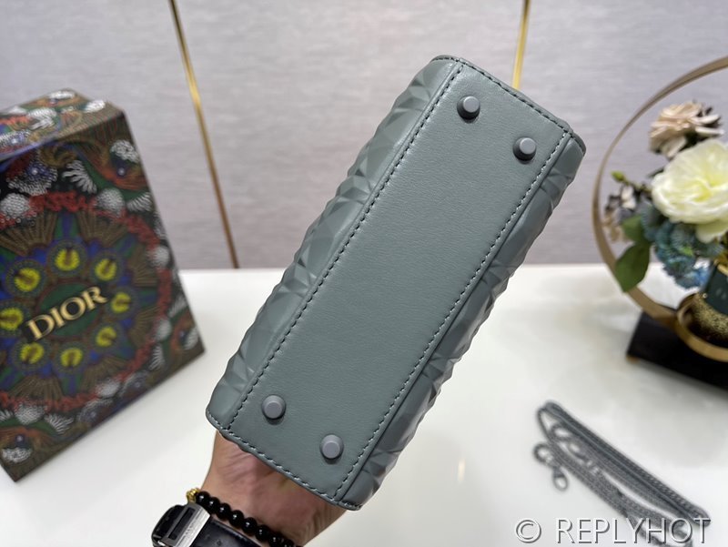 디올 Lady Dior 미니 백 / 그레이 다이아몬드퀄팅 [매장가750만원대]