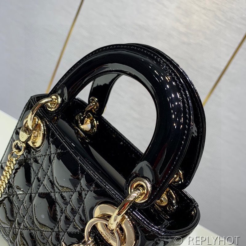 디올 Lady Dior 미니 백 / 블랙페이턴트 [매장가750만원대]
