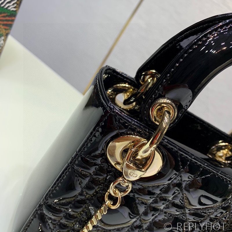 디올 Lady Dior 미니 백 / 블랙페이턴트 [매장가750만원대]