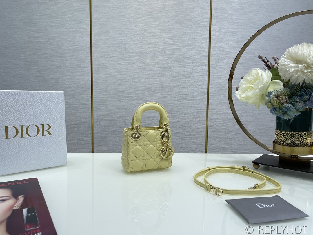 디올 Lady Dior 마이크로 백 / 라이트옐로우 [매장가540만원대]